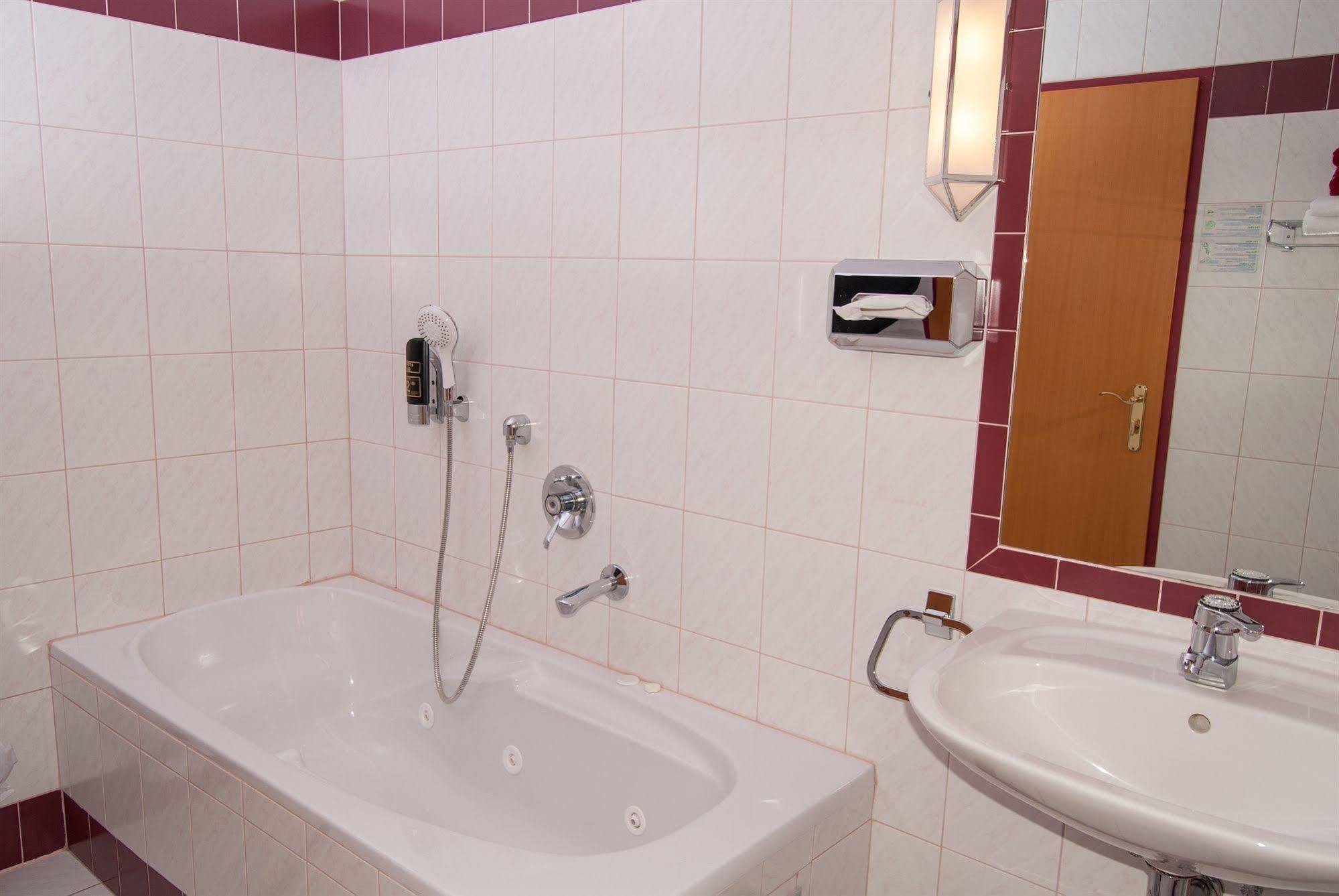 Hotel Residenz Hoessinger Karlstetten Екстериор снимка