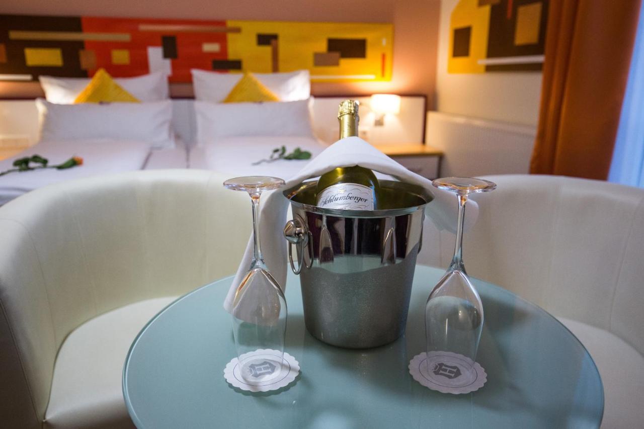 Hotel Residenz Hoessinger Karlstetten Екстериор снимка